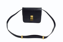 Load image into Gallery viewer, CELINE セリーヌ ショルダーバッグ クラシックボックス ミディアム 189173DLS カーフスキン ブラック ゴールド金具 美品 中古 4b003438
