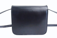 Load image into Gallery viewer, CELINE セリーヌ ショルダーバッグ クラシックボックス ミディアム 189173DLS カーフスキン ブラック ゴールド金具 美品 中古 4b003438