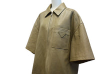 画像をギャラリービューアに読み込む, PRADA プラダ ナッパレザー ジップアップ半袖シャツ UPC210 サイズ50 24SS ベージュ トライアングルロゴパッチ 良品 中古 4b001240