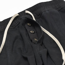 Load image into Gallery viewer, Rick Owens リックオウエンス 20AW Cargo Jog カーゴジョグ コットン ブラック シルバー金具 RU20F3396-BA サイズ48 美品 中古 4b010014