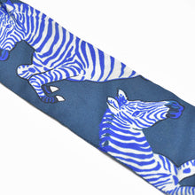 Load image into Gallery viewer, HERMES エルメス ツイリー レ ゼブル LES ZEBRES ゼブラ柄 リボン バンダナ フランス製 シルク パープル ブルー 美品 中古 4b010023