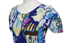 Load image into Gallery viewer, 極美品 me ISSEY MIYAKE ミー イッセイミヤケ 丸首半袖トップス MI31FK566 フリーサイズ プリーツ ブルー マルチカラー 中古 4b001618