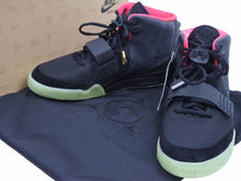 画像をギャラリービューアに読み込む, 未使用・黒タグ付き NIKE ナイキ AIR YEEZY 2 エアーイージー ソーラーレッド 508214-006 ブラック スニーカー 65000