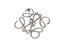 画像をギャラリービューアに読み込む, 極美品 LOEWE ロエベ アナグラム ブローチ メタル ゴールド アクセサリー ロゴ 111.25.020 中古 4b000036