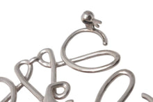 画像をギャラリービューアに読み込む, 極美品 LOEWE ロエベ アナグラム ブローチ メタル ゴールド アクセサリー ロゴ 111.25.020 中古 4b000036