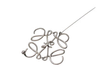 画像をギャラリービューアに読み込む, 極美品 LOEWE ロエベ アナグラム ブローチ メタル ゴールド アクセサリー ロゴ 111.25.020 中古 4b000036