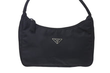 画像をギャラリービューアに読み込む, PRADA プラダ ホーボ ハンドバッグ ワンショルダーバッグ 三角ロゴプレート ブラック ナイロン 美品 中古 4b000773