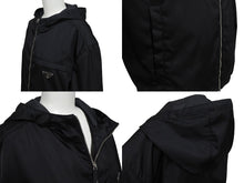 画像をギャラリービューアに読み込む, PRADA プラダ ナイロンジャケット トライアングルロゴ フード付き ナイロン ブラック シルバー金具 サイズ46 美品 中古 4b000937