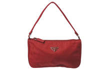 画像をギャラリービューアに読み込む, PRADA プラダ アクセサリーポーチ トライアングルロゴ 三角ロゴプレート ナイロン レッド シルバー金具 美品 中古 4b001233
