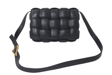 BOTTEGAVENETA ボッテガヴェネタ パデッドカセット ショルダーバッグ 591970VCQR18425 ブラック ラムスキン 美品 中古 4b001239