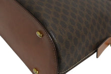 Load image into Gallery viewer, CELINE セリーヌ マカダム柄 ハンドバッグ ロゴ ゴールド金具 PVC レザー ブラウン 茶色 手持ち 鞄 美品 中古 4b002261