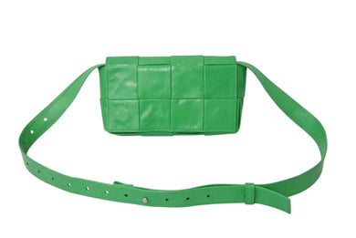 極美品 BOTTEGAVENETA ボッテガヴェネタ イントレチャート カセット ボディバッグ 651053 グリーン カーフスキン シルバー金具 中古 4b002657