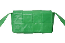 画像をギャラリービューアに読み込む, 極美品 BOTTEGAVENETA ボッテガヴェネタ イントレチャート カセット ボディバッグ 651053 グリーン カーフスキン シルバー金具 中古 4b002657
