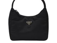 Load image into Gallery viewer, 極美品 PRADA プラダ ホーボー ハンドバッグ ワンショルダーバッグ 三角ロゴプレート MV519 ブラック ナイロン 中古 4b007728