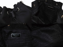 画像をギャラリービューアに読み込む, PRADA プラダ スタッズ 巾着 ショルダーバッグ 1BH038 イタリア製 ナイロン レザー ブラック レッド シルバー金具 美品 中古 4b002886