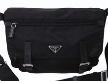 画像をギャラリービューアに読み込む, PRADA プラダ VERA トライアングルロゴ ショルダーバッグ メッセンジャーバッグ ナイロン レザー ブラック シルバー金具 美品 中古 4b002978