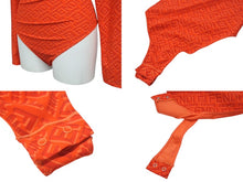 Load image into Gallery viewer, 極美品 FENDI フェンディ × SKIMS スキムス 長袖ボディスーツ FXF600 サイズXS モックネック キムカーダシアン レッド 総柄 中古 4b003307