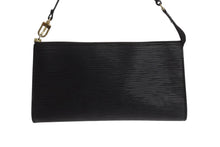 Load image into Gallery viewer, 極美品 LOUIS VUITTON ルイヴィトン ポシェット アクセソワール アクセサリーポーチ エピ M52942 ブラック ゴールド金具 中古 4b003412