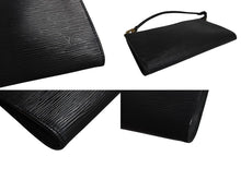 Load image into Gallery viewer, 極美品 LOUIS VUITTON ルイヴィトン ポシェット アクセソワール アクセサリーポーチ エピ M52942 ブラック ゴールド金具 中古 4b003412