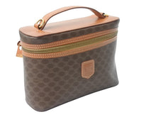 Load image into Gallery viewer, CELINE セリーヌ マカダム柄 ハンドバッグ バニティバック 化粧ポーチ PVC レザー DM95 ブラウン ゴールド金具 美品 中古 4b003433