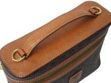 Load image into Gallery viewer, CELINE セリーヌ マカダム柄 ハンドバッグ バニティバック 化粧ポーチ PVC レザー DM95 ブラウン ゴールド金具 美品 中古 4b003433