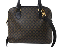 Load image into Gallery viewer, 極美品 CELINE セリーヌ ハンドバッグ ショルダーバッグ 2way マカダム柄 フィービー期 DM99/1 PVC レザーブラック ブラウン ゴールド金具 中古 4b003434