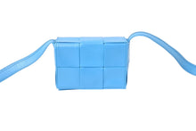 画像をギャラリービューアに読み込む, 極美品 BOTTEGA VENETA ボッテガヴェネタ キャンディーカセット ミニショルダーバッグ レザー ブルー シルバー金具 中古 4b003437