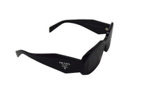 画像をギャラリービューアに読み込む, PRADA プラダ サングラス シンボルサングラス スクエア型 メタルロゴ SPR 17W-F ブラック アセテート 51□20 美品 中古 4b003651