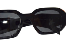 画像をギャラリービューアに読み込む, PRADA プラダ サングラス シンボルサングラス スクエア型 メタルロゴ SPR 17W-F ブラック アセテート 51□20 美品 中古 4b003651