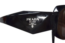 画像をギャラリービューアに読み込む, PRADA プラダ サングラス シンボルサングラス スクエア型 メタルロゴ SPR 17W-F ブラック アセテート 51□20 美品 中古 4b003651