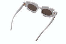 画像をギャラリービューアに読み込む, LOEWE ロエベ サングラス フラワーシェイプ PAULA&#39;s IBIZA LW40088U インジェクションナイロン イタリア製 ホワイト 美品 中古 4b003851