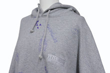 画像をギャラリービューアに読み込む, VETEMENTS ヴェトモン SCRIBBLED HOODIE ハンドペイントプリント オーバーサイズ プルオーバーパーカー グレー サイズXS UE54HD480G 美品 中古 4b003872