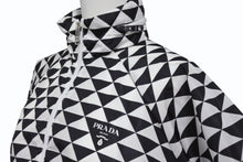 Load image into Gallery viewer, PRADA プラダ.トライアングルロゴ ナイロンパーカー ノーカラー ジャケット 29R115 ブラック ホワイト サイズ36 美品 中古 4b003877