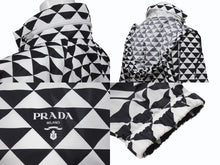 Load image into Gallery viewer, PRADA プラダ.トライアングルロゴ ナイロンパーカー ノーカラー ジャケット 29R115 ブラック ホワイト サイズ36 美品 中古 4b003877