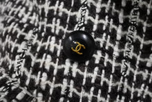 画像をギャラリービューアに読み込む, CHANEL シャネル ジャケット ココボタン ツイード 01A P18117V10417 レーヨン ウール ホワイト ブラウン サイズ40 美品 中古 4b004107