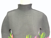 Load image into Gallery viewer, 極美品 me ISSEY MIYAKE ミー イッセイミヤケ 長袖トップス MI41FJ211 フリーサイズ ブラック マルチカラー 総柄 中古 4b004466