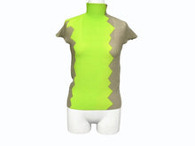 Load image into Gallery viewer, 極美品 ISSEY MIYAKE イッセイミヤケ PLEATS (T.) プリーツ 半袖トップス MM02FT909 サイズM サンドベージュ グリーン 中古 4b004502