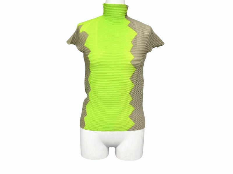 極美品 ISSEY MIYAKE イッセイミヤケ PLEATS (T.) プリーツ 半袖トップス MM02FT909 サイズM サンドベージュ グリーン 中古 4b004502