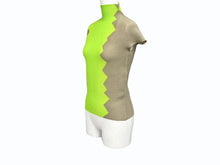 Load image into Gallery viewer, 極美品 ISSEY MIYAKE イッセイミヤケ PLEATS (T.) プリーツ 半袖トップス MM02FT909 サイズM サンドベージュ グリーン 中古 4b004502