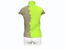 Load image into Gallery viewer, 極美品 ISSEY MIYAKE イッセイミヤケ PLEATS (T.) プリーツ 半袖トップス MM02FT909 サイズM サンドベージュ グリーン 中古 4b004502