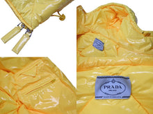 画像をギャラリービューアに読み込む, PRADA プラダ 21AW キルティング ナイロンダウンジャケット 291952 サイズ42 ロゴプリント イエロー 美品 中古 4b004841