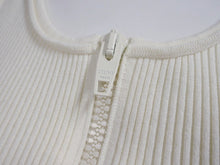 Load image into Gallery viewer, CELINE セリーヌ ボディスーツ トップス 2A08V372N ハーフジップ サイドロゴ コットンリブ アイボリー 美品 中古 4b004935