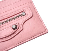 Load image into Gallery viewer, 新品同様 BALENCIAGA バレンシアガ Le City ルシティ パスケース カードホルダー チャーム付き 2000008574198 ラムスキン ピンク 中古 4b005002