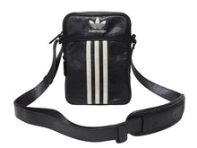 Load image into Gallery viewer, BALENCIAGA × adidas バレンシアガ アディダス コラボ スモール クロスボディ ショルダーバッグ ブラック ラムスキン ロゴ 721850 美品 中古 4b005060