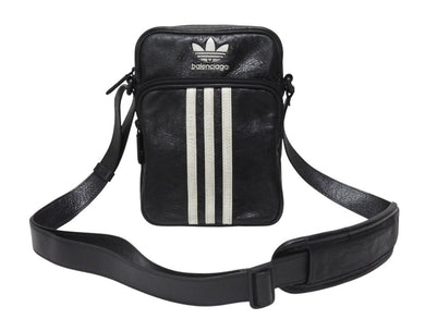 BALENCIAGA × adidas バレンシアガ アディダス コラボ スモール クロスボディ ショルダーバッグ ブラック ラムスキン ロゴ 721850 美品 中古 4b005060