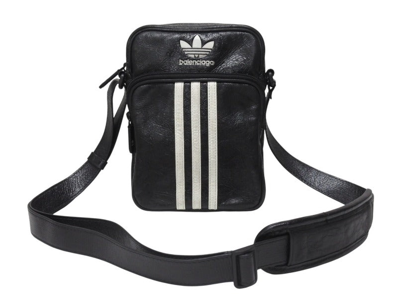 BALENCIAGA × adidas バレンシアガ アディダス コラボ スモール クロスボディ ショルダーバッグ ブラック ラムスキン ロゴ 721850 美品 中古 4b005060