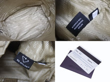 Load image into Gallery viewer, 極美品 PRADA プラダ ハンドバッグ 巾着型 ロゴプレート Re-Nylon ポーチ 1NS369 ナイロン ベージュ 中古 4b005304
