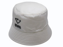 Load image into Gallery viewer, PRADA プラダ バケットハット 帽子 トライアングルロゴプレート 1HC137 ナイロン ホワイト ブラック サイズM 美品 中古 4b005418