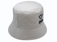 Load image into Gallery viewer, PRADA プラダ バケットハット 帽子 トライアングルロゴプレート 1HC137 ナイロン ホワイト ブラック サイズM 美品 中古 4b005418