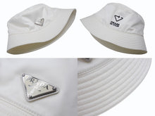 Load image into Gallery viewer, PRADA プラダ バケットハット 帽子 トライアングルロゴプレート 1HC137 ナイロン ホワイト ブラック サイズM 美品 中古 4b005418